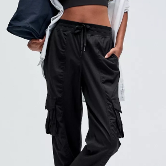 Dance Studio Relaxed-Fit Mid-Rise Cargo Jogger in Black, Size M - Picture 3 of 5